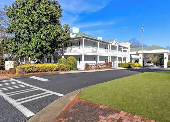 Quality Inn Fayetteville Near Historic Downtown Square 1