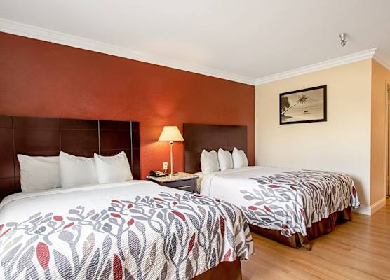 Red Roof Inn & Suites Monterey 1