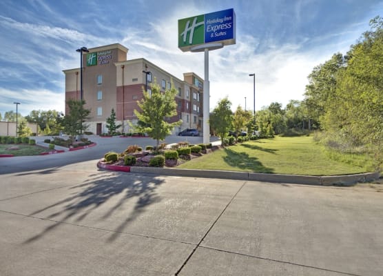 Holiday Inn Express & Suites OKLAHOMA CITY NORTH by IHG 1