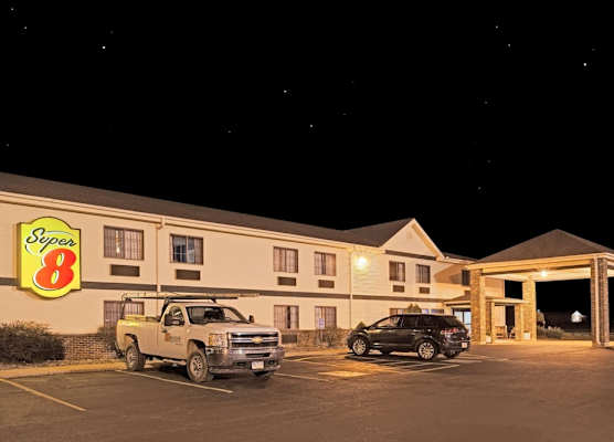 Super 8 by Wyndham Defiance 1
