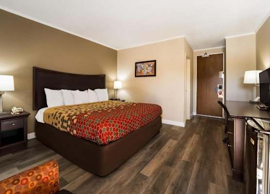 Perry Inn & Suites National Fairground I 75 1