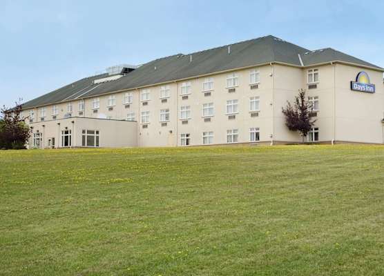 Days Inn by Wyndham Orillia 1