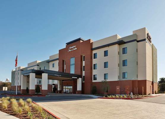 Hampton Inn & Suites Sacramento at CSUS 1