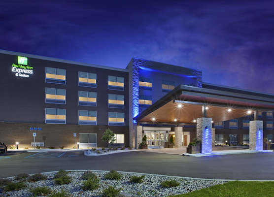 Holiday Inn Express & Suites GRAND RAPIDS - AIRPORT NORTH by IHG 1