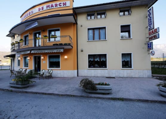 Albergo De March 1