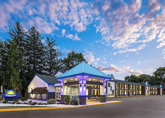 Days Inn & Suites by Wyndham Albany 1