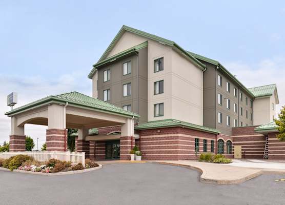 Holiday Inn Express BREEZEWOOD by IHG 1