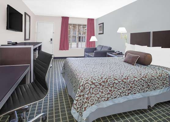 Days Inn by Wyndham Market Center Dallas Love Field 1