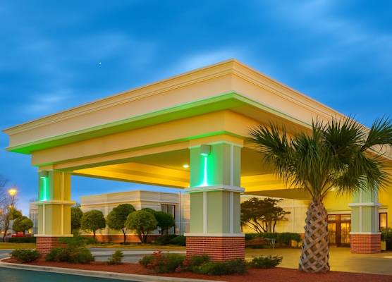 Holiday Inn LUMBERTON NORTH - I-95 by IHG 1