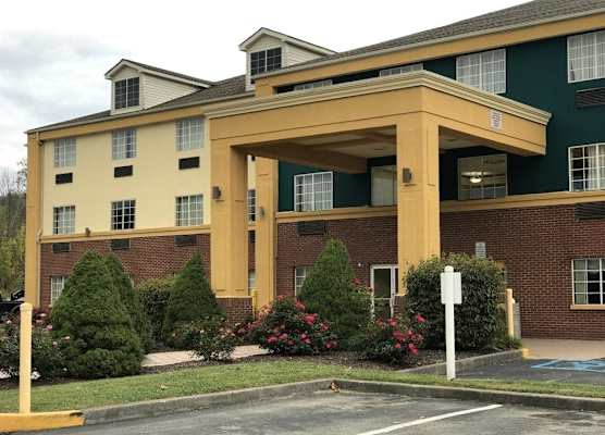 Days Inn by Wyndham Norton 1