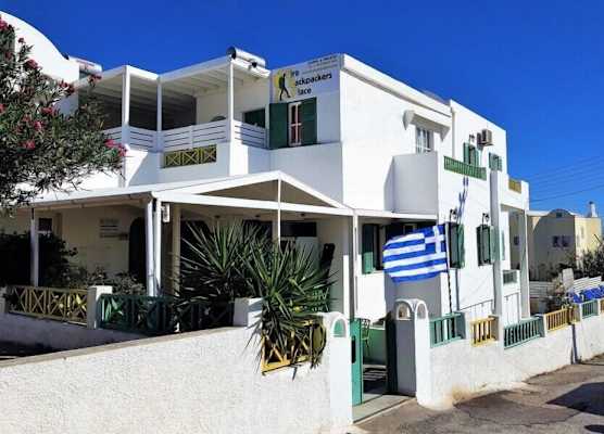 Fira Backpackers Place 1