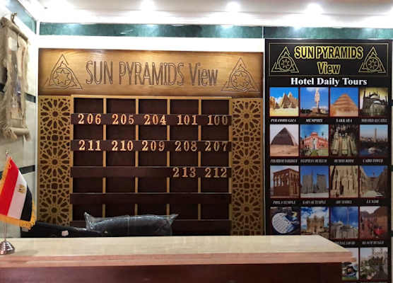 Full Pyramids View Apartment with Balcony For 8 P 1