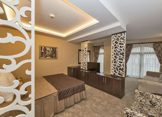 Romeo Hotel 1