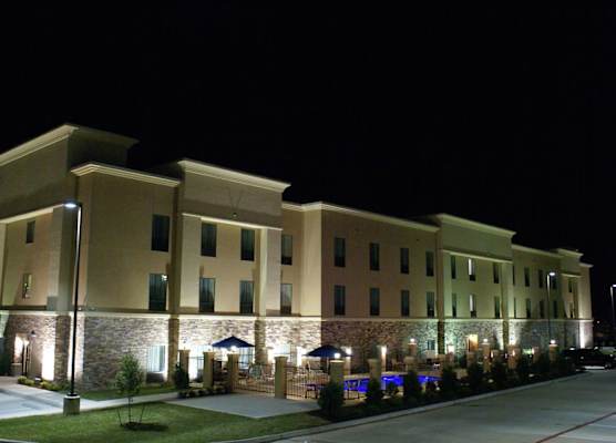 Hampton Inn & Suites Center 1
