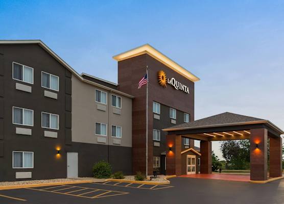 La Quinta Inn & Suites by Wyndham Peru Starved Rock St Park 1