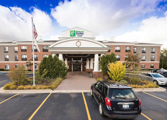 Holiday Inn Express & Suites GRAND BLANC by IHG 1