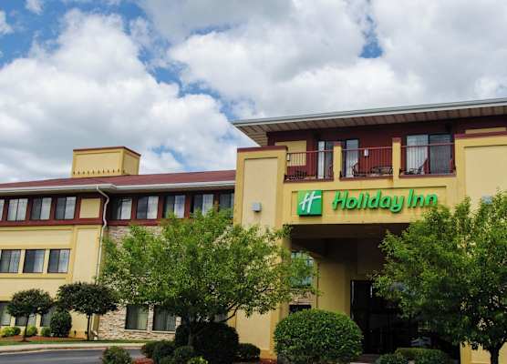 Holiday Inn PEWAUKEE-MILWAUKEE WEST by IHG 1