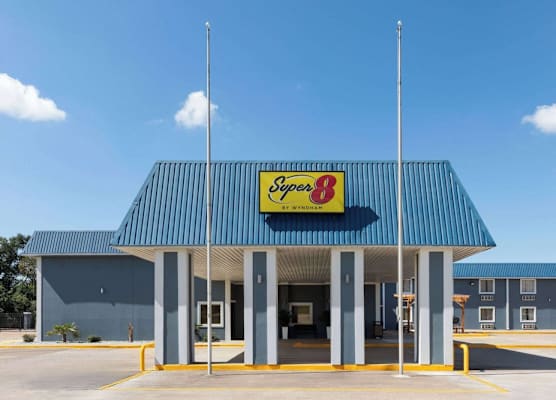 Super 8 by Wyndham Buffalo 1