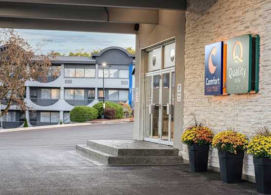 Quality Inn & Conference Centre Kingston Central 1