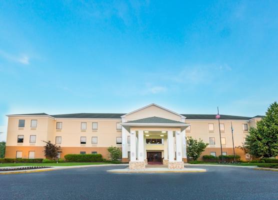 Holiday Inn Express & Suites Burlington - Mount Holly by IHG 1