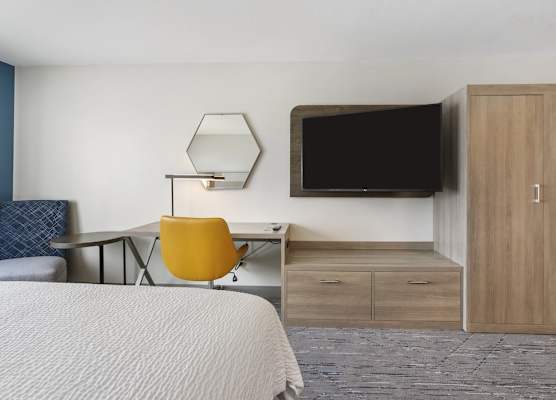 Holiday Inn Express & Suites PERU - LASALLE AREA by IHG 1