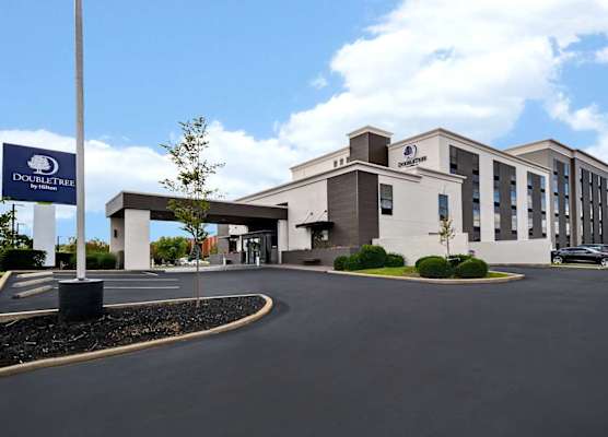 DoubleTree by Hilton St. Louis Airport 1