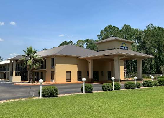 Days Inn by Wyndham Lake City I-10 1