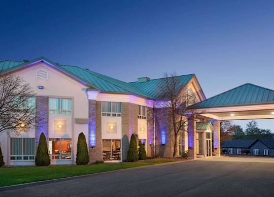 Days Inn by Wyndham Montmagny 1