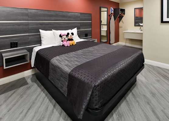 Pacific Inn Anaheim 1