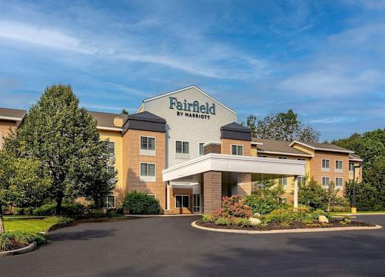 Fairfield Inn & Suites by Marriott Brunswick Freeport 1