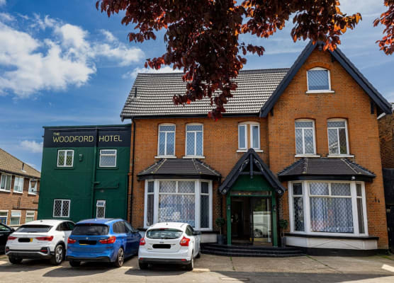 Woodford Hotel 1
