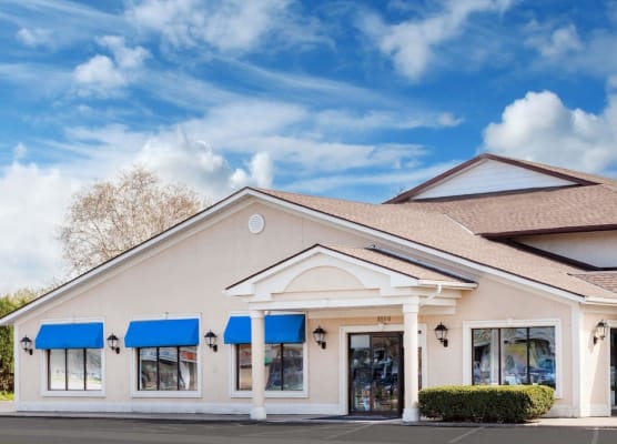Howard Johnson by Wyndham Niagara Falls 1