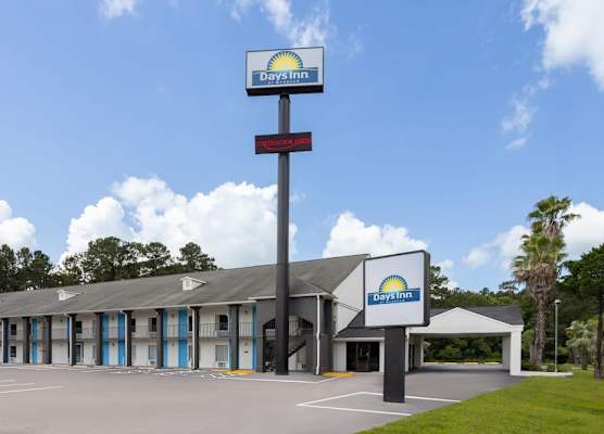 Days Inn by Wyndham Hardeeville Near Hilton Head 1