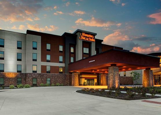 Hampton Inn & Suites by Hilton Pittsburg Kansas Crossing Casino near PSU 1