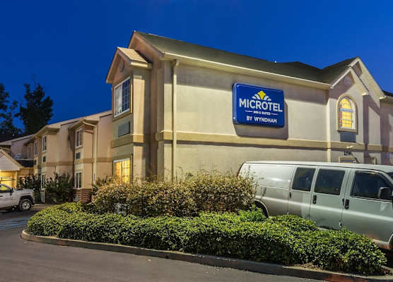 Microtel Inn & Suites by Wyndham Auburn 1