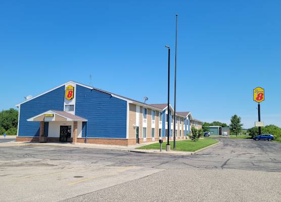 Super 8 by Wyndham Portage 1