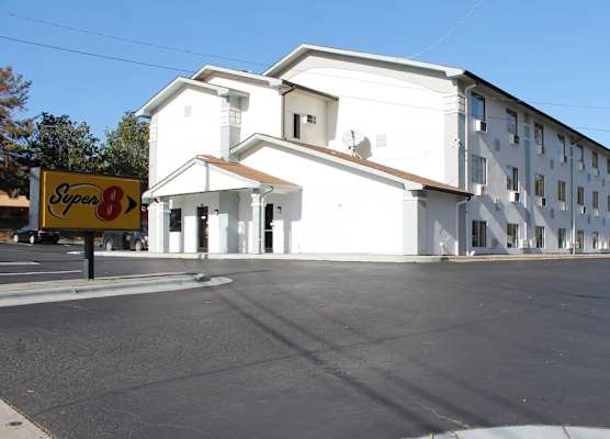 Super 8 by Wyndham Greensboro/Coliseum/Conv. 1