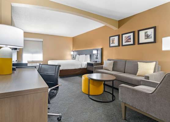 Comfort Inn & Suites Kansas City - Northeast 1