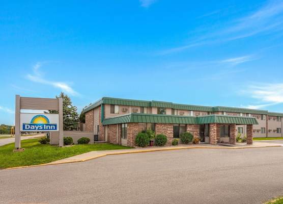 Days Inn by Wyndham Mason City 1