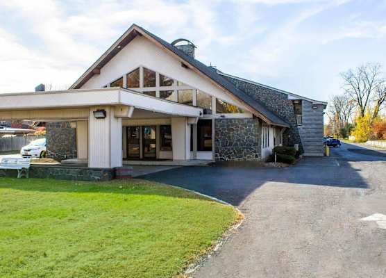Econo Lodge Inn & Suites Colonie Center Mall 1