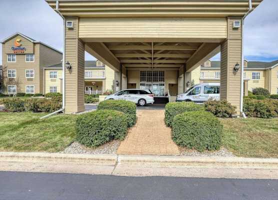 Comfort Suites Appleton Airport 1