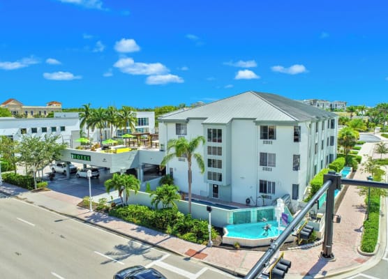 Naples Park Central Hotel 1