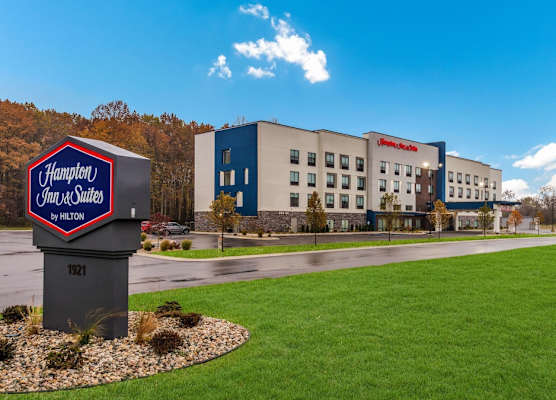 Hampton Inn & Suites Benton Harbor, MI 1