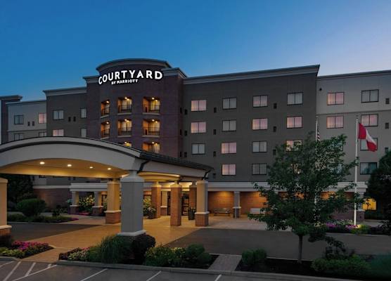 Courtyard by Marriott Buffalo Airport 1