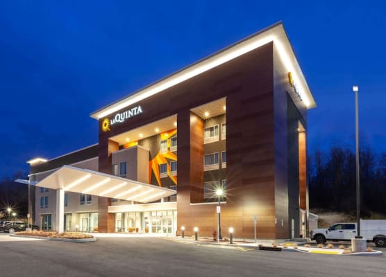La Quinta Inn & Suites by Wyndham Middletown-Goshen 1