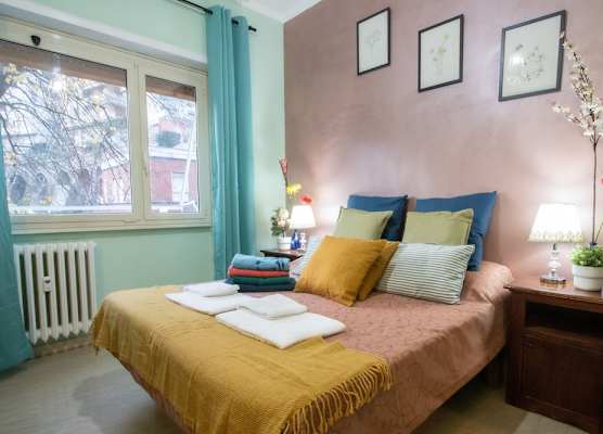 B&B Colorful Suite Yard 1