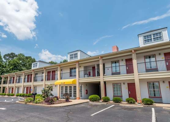 Super 8 by Wyndham Alexander City 1