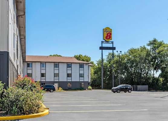 Super 8 by Wyndham Terre Haute 1