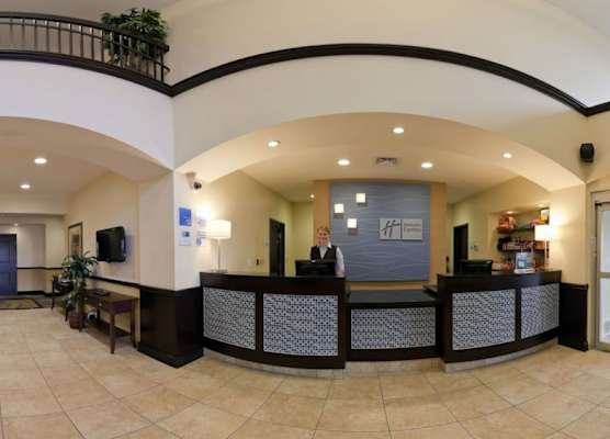 Holiday Inn Express & Suites PEKIN (PEORIA AREA) by IHG 1