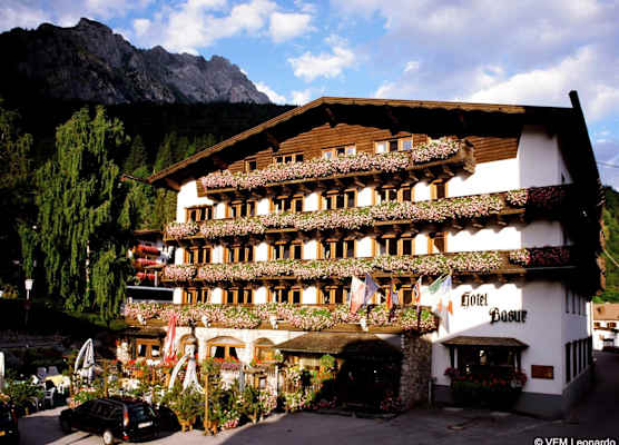 Berghotel Basur 1